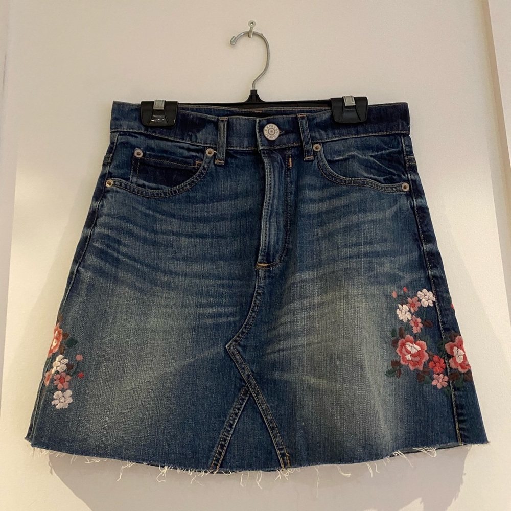 Denim skirt with flower embroidery